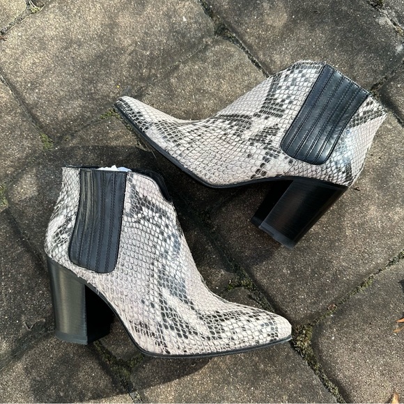 Alumnae Shoes - Alumnae Chelsea Snakeskin Booties